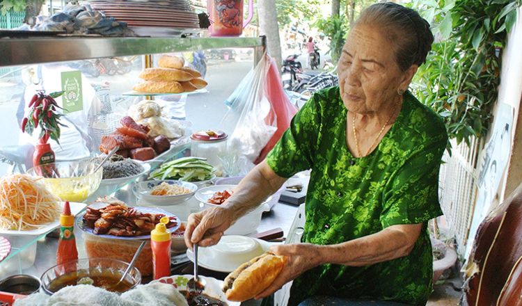 Bánh mì Madam Khánh