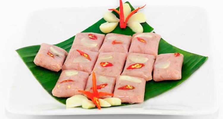 Nem chua và tré Huế