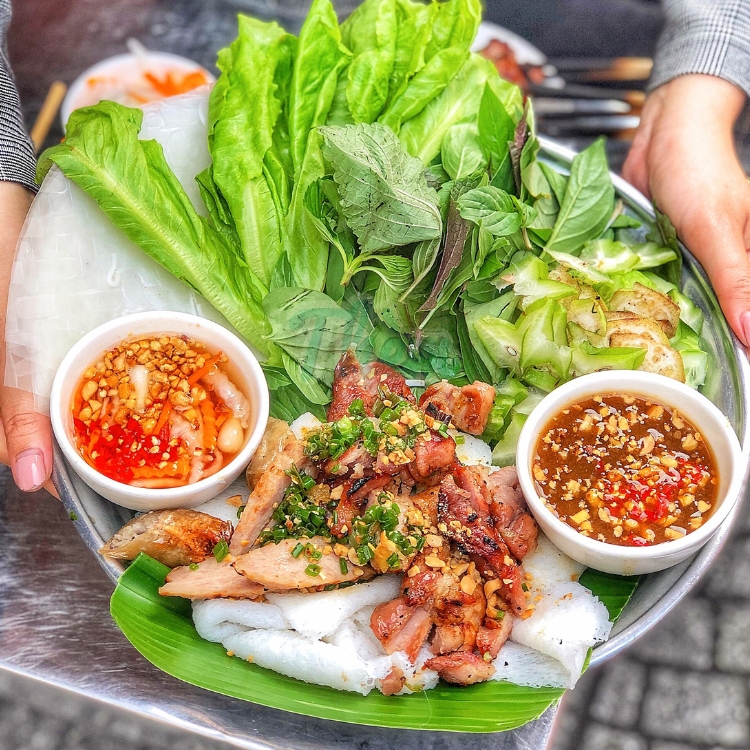 Bánh hỏi thịt nướng