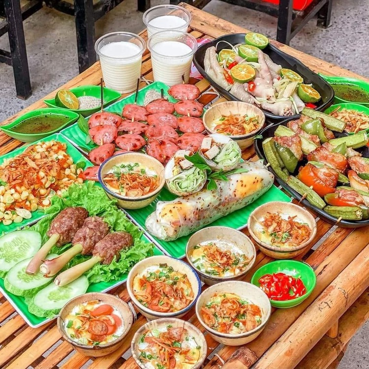 Trứng nướng, nem chua nướng