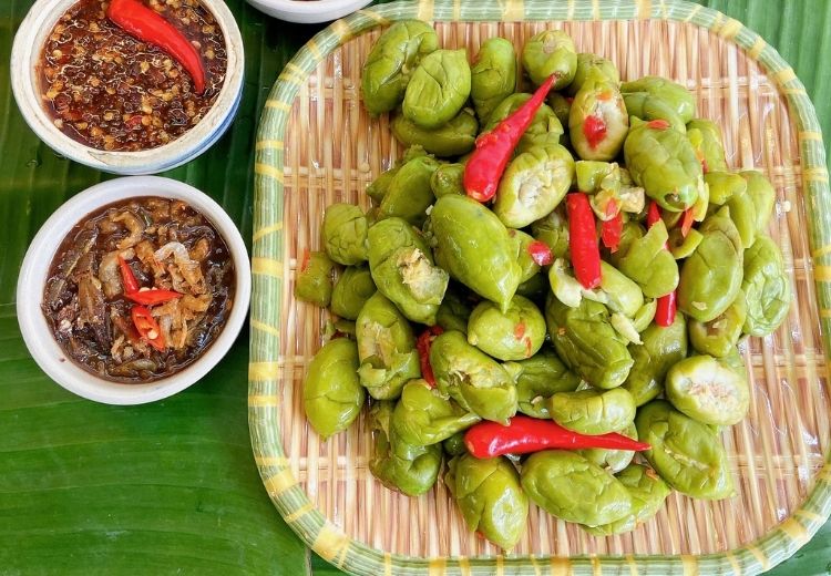 Xoài lắc, chân gà sả tắc, súp cua óc heo