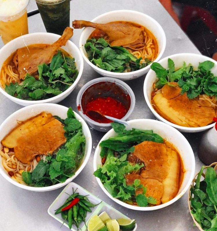 Mì Quảng vịt