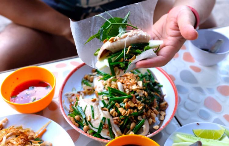 Cá lồi xối mỡ cuốn bánh tráng
