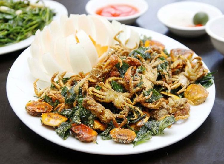 Cua đồng rang lá lốt