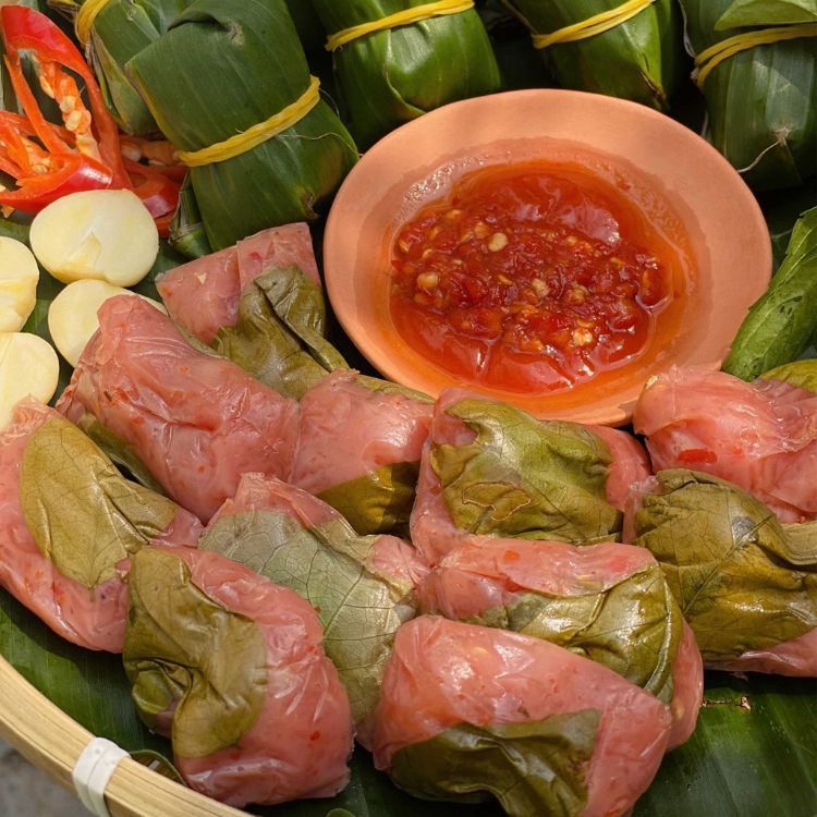 Nem chua lá chùm ruột