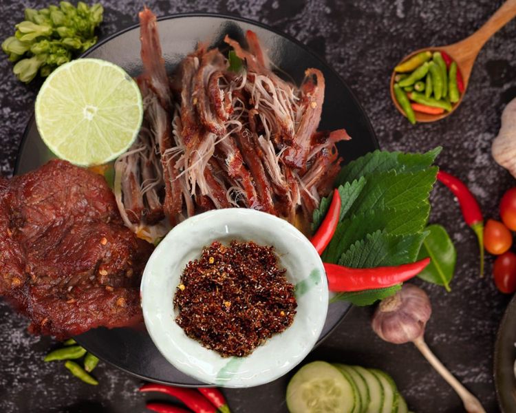 Bò một nắng muối kiến vàng