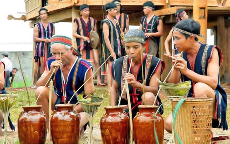 Rượu cần người Hrê