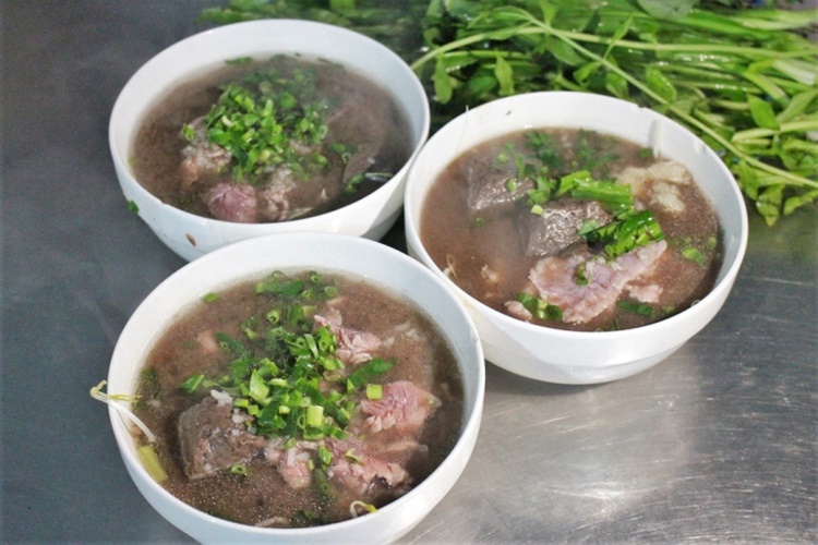 Cháo bò và gỏi bò