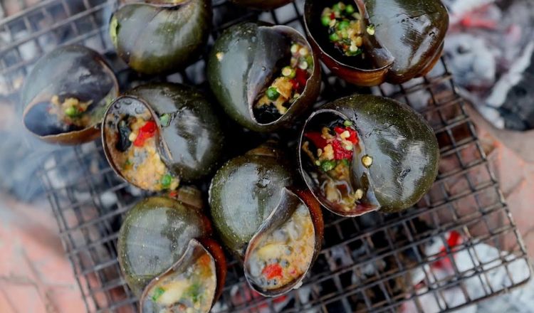 Ốc nướng tiêu xanh